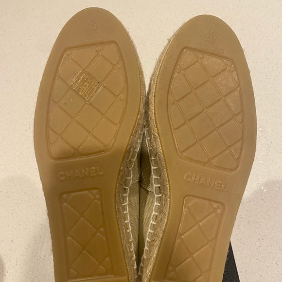 Chanel Espadrilles, size 40 fits an American 9. Beige and white color. - Picture 5 of 6